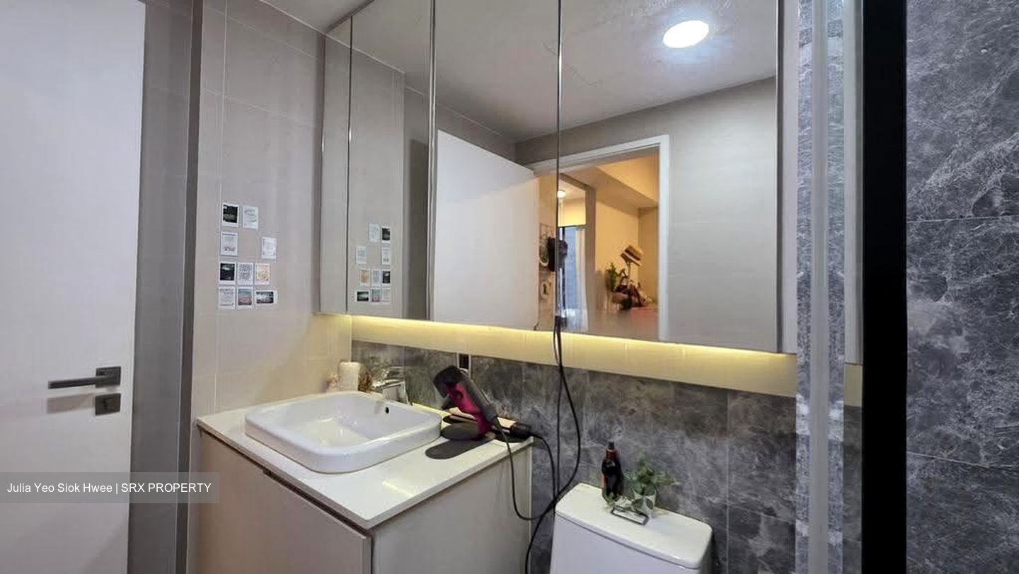 The Luxurie (D19), Condominium #616090411